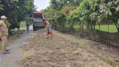 Pemdes Manggala Keluhkan Jalan Desa Rusak Parah, Harap Perhatian Dinas Terkait