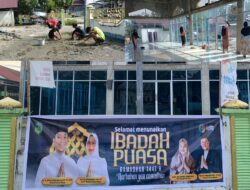 Pemdes Bahari Gotong Royong Bersihkan Masjid dan Pasang Baliho Ramadan 1447 H