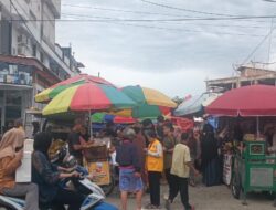 Hari Kedua Ramadhan, Jalan Trans Sulawesi Terpantau Macet di Sekitar Pasar Ramadhan Tomoni