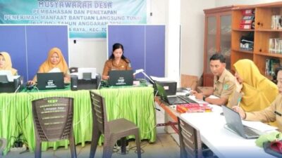 Teras Dukcapil Hadir di Desa Langkea Raya, Warga Antusias Manfaatkan Layanan Jemput Bola