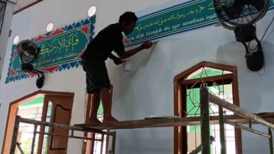 Sambut Ramadhan 1447 H, Pemdes Beringin Jaya dan Warga Gotong Royong Bersihkan Masjid