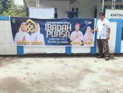 Pemdes Kalaena Pasang Baliho Ucapan Selamat Menunaikan Ibadah Puasa di Depan Kantor Desa dan Masjid Nur Ilahi