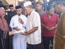 Wabup Lutim Serahkan Akta Kematian Almarhum H. Janong Bin Badang di Rumah Duka