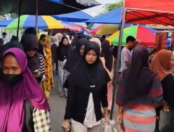 Berkah Ramadan, Pedagang Takjil di Pasar Ramadan Tomoni Panjatkan Syukur