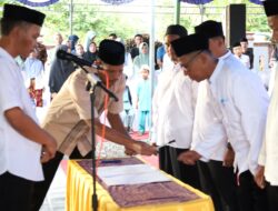 Ketua Harian LPTQ Lutim yang juga Wakil Ketua I DPRD Luwu Timur, Jihadin Peruge Kukuhkan Pengurus LPTQ Tomoni Timur