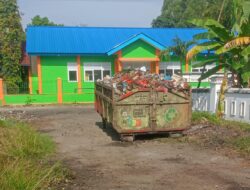 Budayakan Buang Sampah di Atas Kontainer, Camat Tomoni Imbau Masyarakat