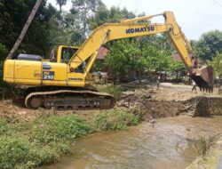 DPUPR Luwu Timur Lakukan Pelebaran Aliran Sungai di Desa Sumber Alam