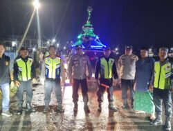 Personel Polsek Mangkutana Siaga Amankan Malam Takbiran di Tomoni