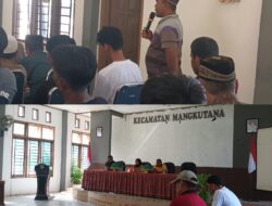 PJ Kades Wonorejo Timur Bersama Kadus Hadiri Mediasi Antar Remaja, Belum Capai Kesepakatan Damai