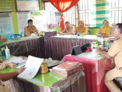 Camat Burau Sidak Seluruh Instansi di Hari Pertama Kerja