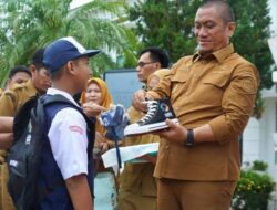 Seragam Baru, Semangat Baru: Kisah Bahagia Jarvinia dan Hanif di Luwu Timur