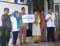 Bukti Perlindungan Sosial, Pemdes Lampenai Salurkan Santunan BPJS Ketenagakerjaan