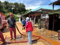 PKM Malili Hadir Berikan Pelayanan Dasar bagi Warga Terdampak Banjir di Desa Baruga
