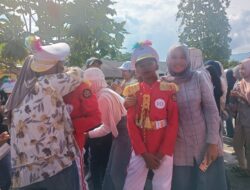 Usai Tampil Memukau, Peserta SMP Negeri 1 Tomoni dan Orang Tua Menangis Haru