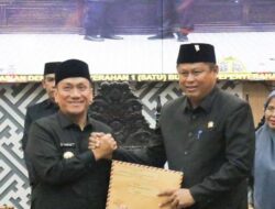 Serahkan Ranperda ke DPRD, Bupati Irwan Targetkan Perluasan Cakupan Layanan Air Minum Berkualitas