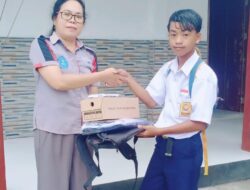 Seragam Gratis Bupati Luwu Timur Jangkau Sekolah Swasta, Siswa SMP Kristen Maleku Terbantu
