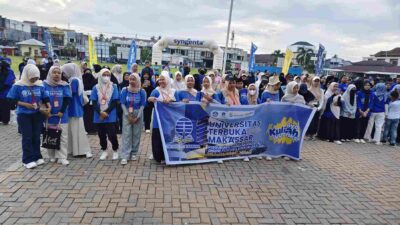 Jalan Sehat “Anti Mager” Universitas Terbuka Meriah di Lapangan Kecamatan Tomoni