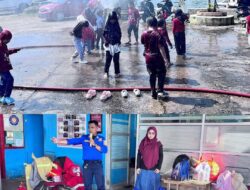 Damkar Lutim Kenalkan Bahaya dan Manfaat Api pada Anak Melalui Outing Class
