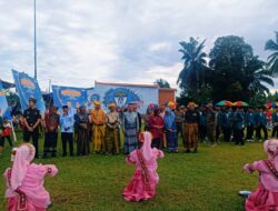 Tari Padduppa Sambut Kedatangan Bupati di Upacara Hardiknas Luwu Timur