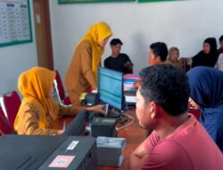 Pelayanan Langsung Adminduk Disdukcapil Disambut Antusias Warga Kalaena, 182 Dokumen Terselesaikan
