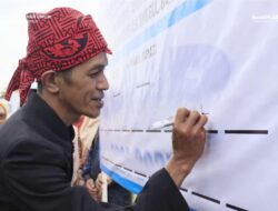 Anggota KPU Luwu Timur Hadiri Upacara Hardiknas 2026 di Wotu