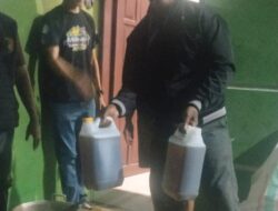 Kades Lestari Turut Mendampingi Pengungkapan Produksi Madu Palsu di Desa Lestari
