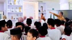 Puluhan Siswa SDIT Insan Rabbani Antusias Belajar di Kantor Bupati, Irwan Jadi Tokoh Inspirasi