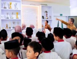 Puluhan Siswa SDIT Insan Rabbani Antusias Belajar di Kantor Bupati, Irwan Jadi Tokoh Inspirasi