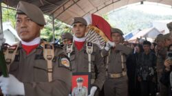 Beri Penghormatan Terakhir, Asisten I Pemkab Lutim Pimpin Pelepasan Jenazah Anggota Satpol PP