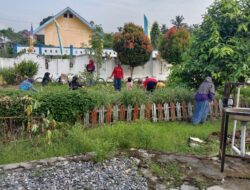 Pemdes Bone Pute Bersama PKK melaksanakan Jumat Bersih Juara,Fokus Bersihkan Area Kantor Desa Dan Posyandu