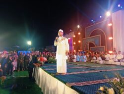 Diguyur Hujan Deras, Ustaz Das’ad Latif Tetap Ceramah di Hadapan Ribuan Jemaah di Luwu Timur