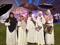 Pemdes Kalatiri Tetap Hadiri Tabligh Akbar HUT ke-23 Luwu Timur Meski Diguyur Hujan