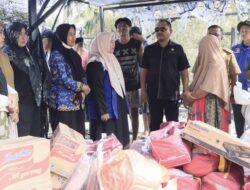 Anggota DPRD Luwu Timur Muhammad Iwan Hadir Bersama Wabup Serahkan Bantuan Korban Kebakaran di Angkona