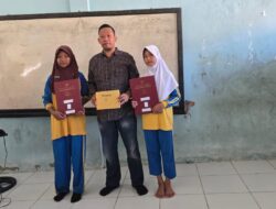 Kades Bahari Ikut Ambil Rapor Anak di SDN 139 Buana Indah, Dukung Gerakan Ayah Mengambil Rapor