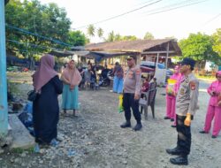 Kapolsek Mangkutana Serahkan Bantuan kepada Korban Kebakaran di Desa Bangun Karya
