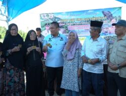 Bupati Irwan Serahkan Bantuan Kartu Lansia 2026 di Dua Kecamatan
