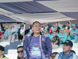 Bupati Luwu Timur Terima Penghargaan dari PGRI Sulsel atas Dukungan terhadap Guru