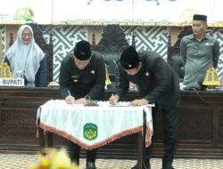 ‎Ranperda Pertanggungjawaban APBD 2025 Disetujui, Pemkab Lutim Serahkan KUA-PPAS 2027 ke DPRD