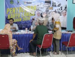 ‎1000 Lebih Penerima Baru Dapat Kartu ATM Lansia Lutim, Dana 3 Bulan Langsung Masuk