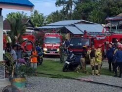 Lintas Wilayah, Damkar Luwu Timur Kerahkan Tiga Armada Bantu Padamkan Kebakaran Rumah di Luwu Utara
