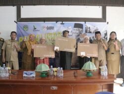 Senyum Bahagia Lansia Towuti, Bantuan Rp3 Juta Mulai Cair Lewat Kartu ATM
