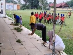 Staf Kantor Camat Wotu Gelar Kerja Bakti Sambut HUT ke-81 Kemerdekaan RI
