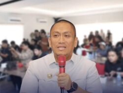 Di Hadapan Puluhan Media, Bupati Irwan Beri Penjelasan Terkait Pengosongan Lahan Laoli