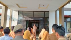 Sekcam Angkona Pimpin Apel Pagi, Tekankan Disiplin dan Kesiapan ASN
