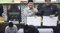 Bupati dan Ketua DPRD Lutim Tandatangani Kesepakatan Perubahan KUA-PPAS 2026