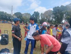 Kepala SDN 160 Sidotepung Hadir di Tengah Lapangan, Beri Dukungan kepada Siswa