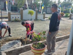Jumat Bersih Juara Terus Digencarkan, Pemerintah Kecamatan Angkona Kompak Bersihkan Lingkungan