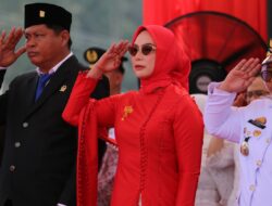 Ani Nurbani Hadiri Upacara HUT ke-81 RI di Malili, Tampil Anggun dalam Balutan Kebaya Merah