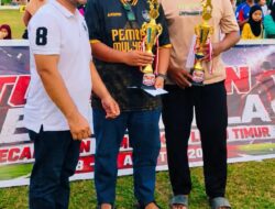 Kepala Desa Kalpataru Serahkan Piala Juara III Bersama kepala Mulyasri FC dan Bangun Jaya FC