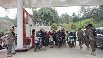 Satpol PP dan Disdagkop-UMKP Luwu Timur Pantau Ketersediaan BBM di SPBU Wasuponda dan Matompi